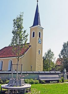 Ortsentwicklung Maising, ein Teil davon ist die Umgestaltung des Kirchplatzes zum Treffpunkt der Bürger